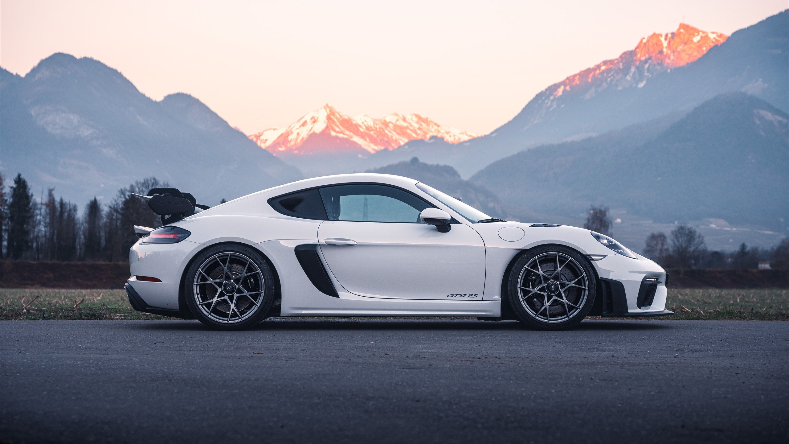 Porsche GT4 RS